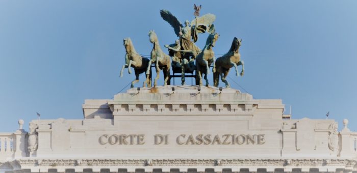 La mera esibizione della fattura non dimostra il danno subito